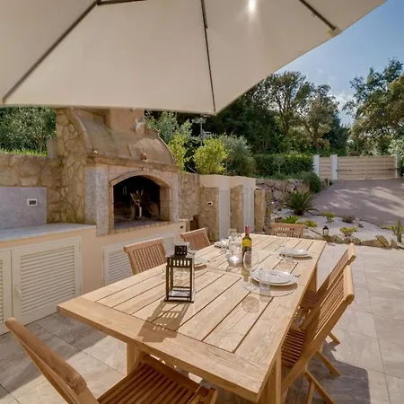 Luxury Liam With Pool And Sea View - Goelba Willa *